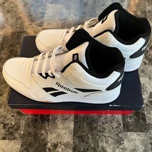 REEBOK SNEAKERS